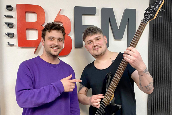 Do BB FM rádia prišiel aj spevák Matej Smutný