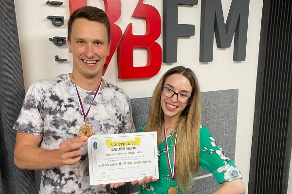 Moderátori BB FM rádia navýšili slovenský rekord v moderátorskom maratóne na 30 hodín
