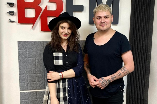 Nový talent na hudobnej scéne z Banskej Bystrice: Tajomná Vrana Marianna v BB FM rádiu predstavila svoj nový singel