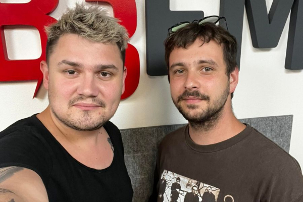 Matej Smutný poslucháčom BB FM rádia predstavil svoj debutový album Aura